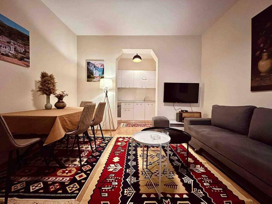 Zarlett House, Pazari Ri ,Villa With Garden,Parking Тирана Екстер'єр фото